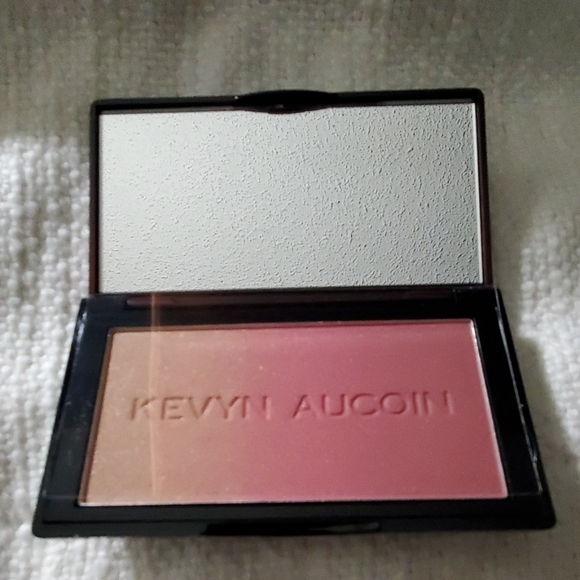 Kevyn Aucoin Other - Kevyn Aucoin blush